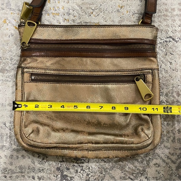 Fossil | "Explorer" Metallic Cross-Body Bag 🤩 - Picture 6 of 11